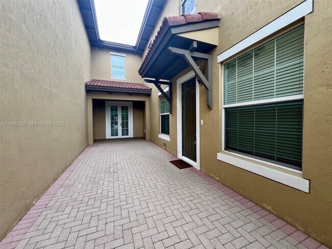 Building Photo - 1423 SW 147th Ave