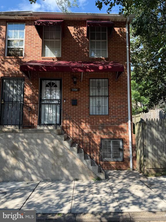 Building Photo - 1754 Abbotston St