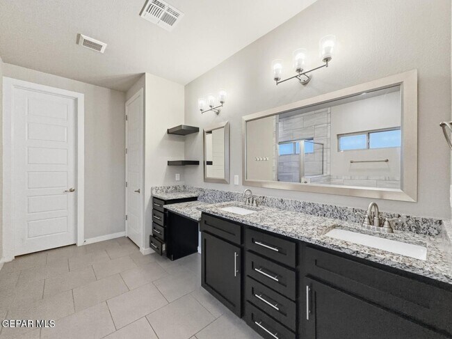 Building Photo - 14616 Tierra Burgos