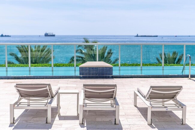 Building Photo - 101 S Fort Lauderdale Beach Blvd