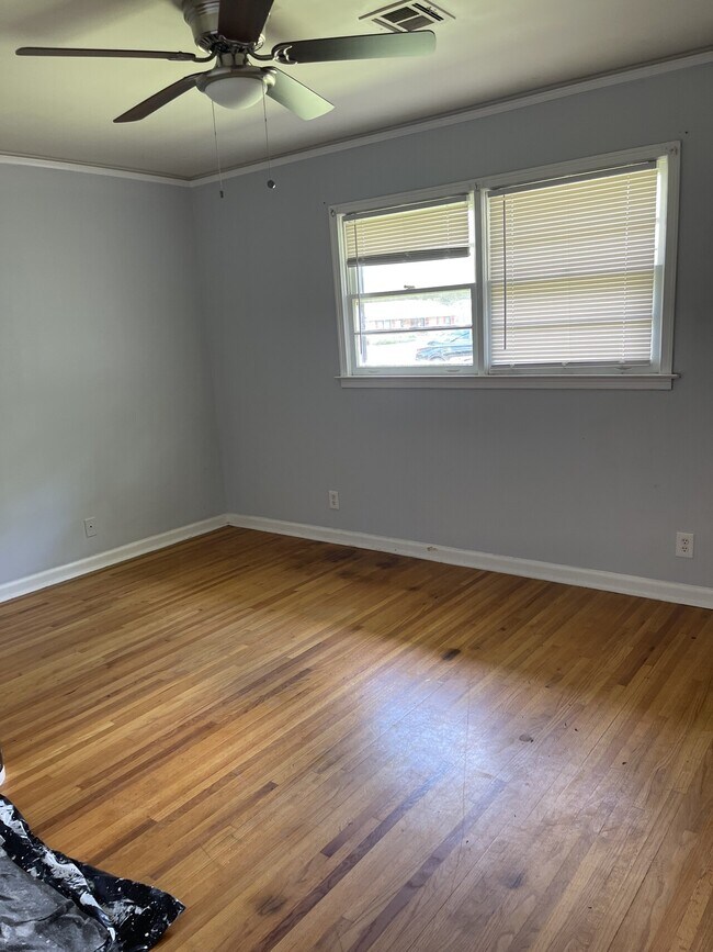 Building Photo - Spring Valley - 314