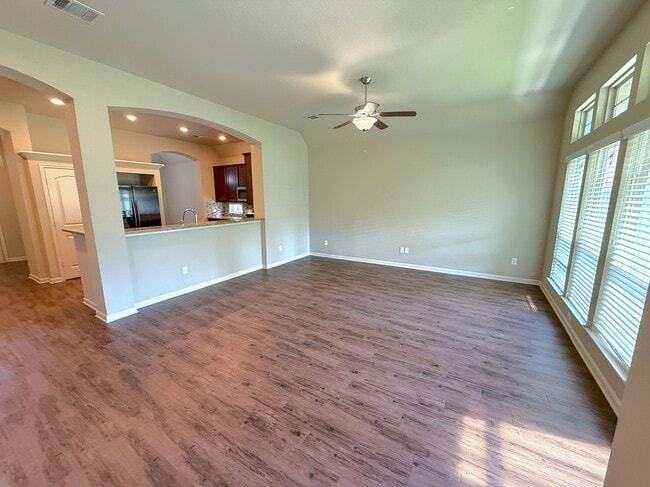 Building Photo - 117 Green Haven Dr