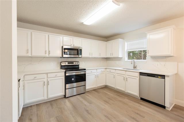 Building Photo - 2304 Glenhaven Dr