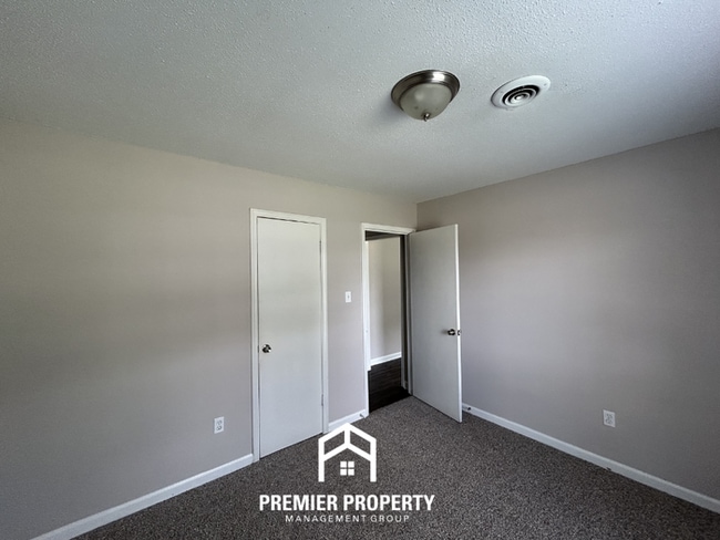 Building Photo - Charming 3BR/2BA Horn Lake Home | Hardwood Floors, 2-Car Garage & Fenced Yard