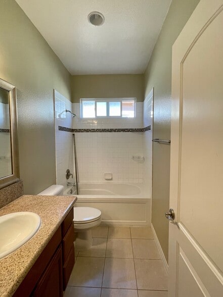 Building Photo - 1712 Ruxton Ln