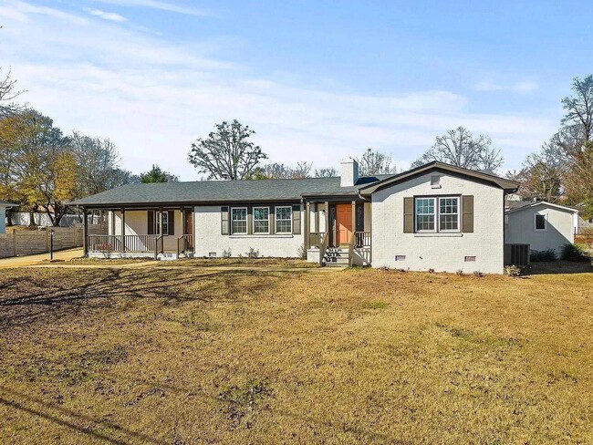 Primary Photo - 305 Hillside Dr