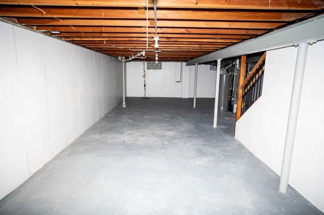 Building Photo - 802 40th St SE