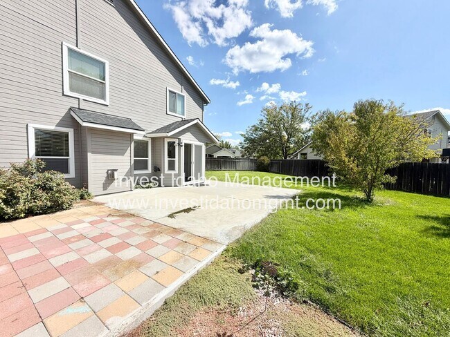 Building Photo - 17383 N Chouteau Ave
