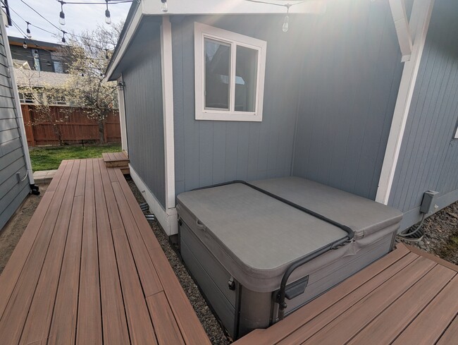 Building Photo - 402 NW 12th St