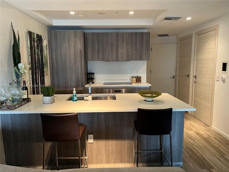 Building Photo - 801 S Miami Ave