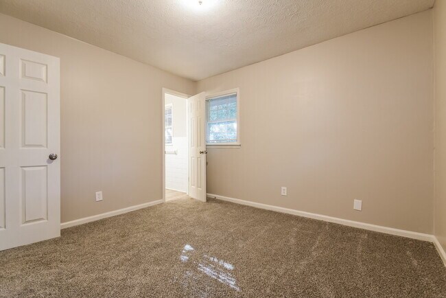 Building Photo - 6970 Richard Ln