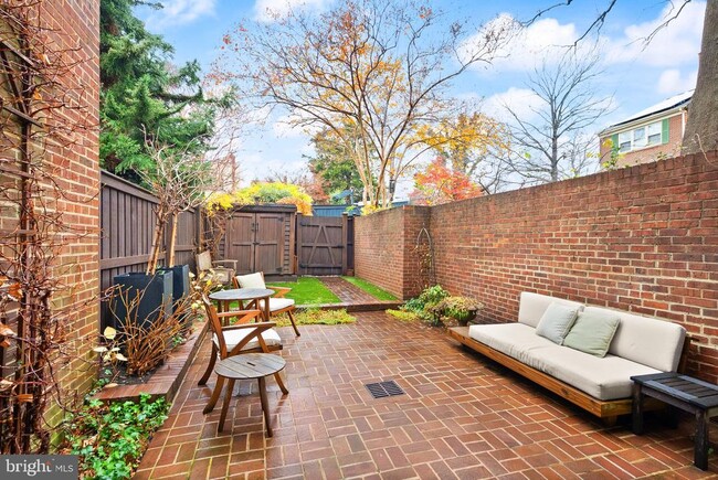 Building Photo - 312 N Pitt St