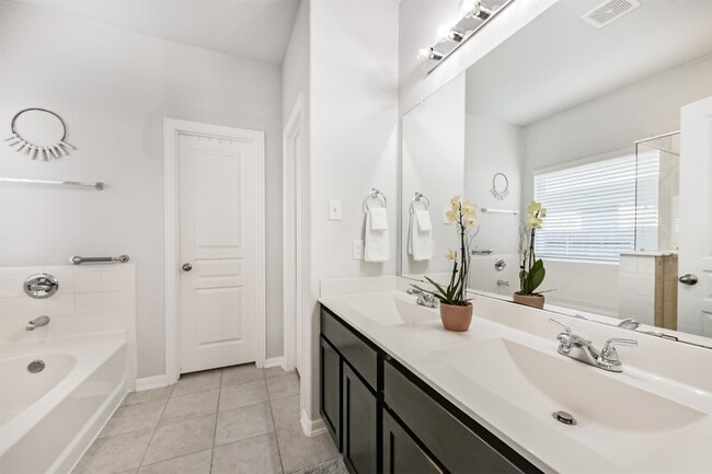 Building Photo - 10018 Chase Ct