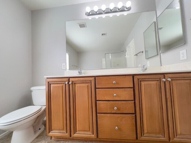 Building Photo - 4 bedroom, 3 bathroom home located in Southwest, NV!