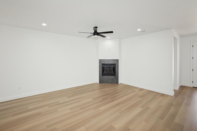 Building Photo - 10424 Tierra Santa Dr