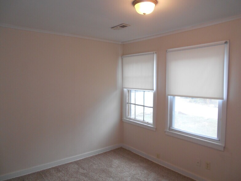 Building Photo - 4343 E Bayley St