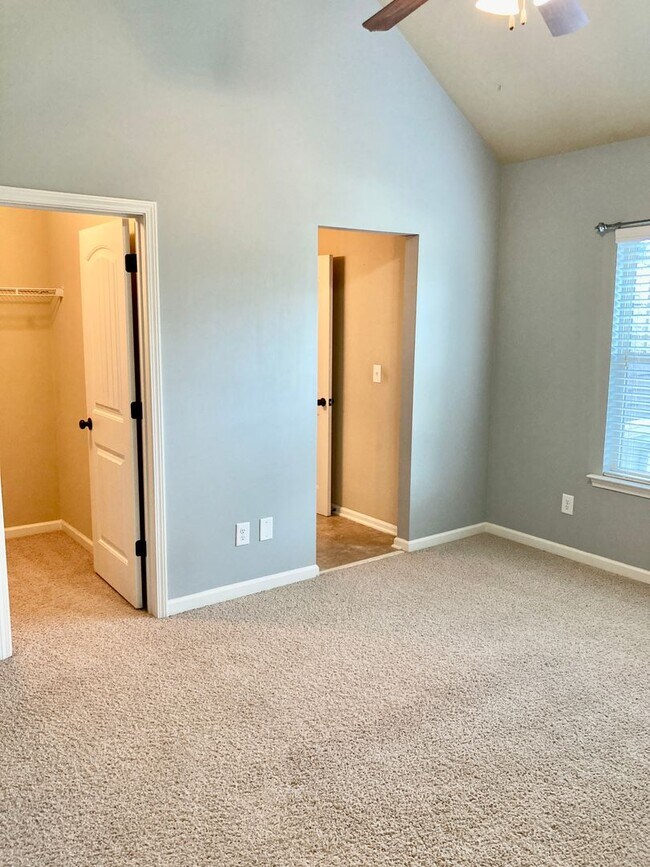 Building Photo - Spacious Grovetown Home