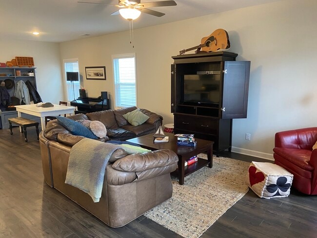 Building Photo - 2635 Cason Ln