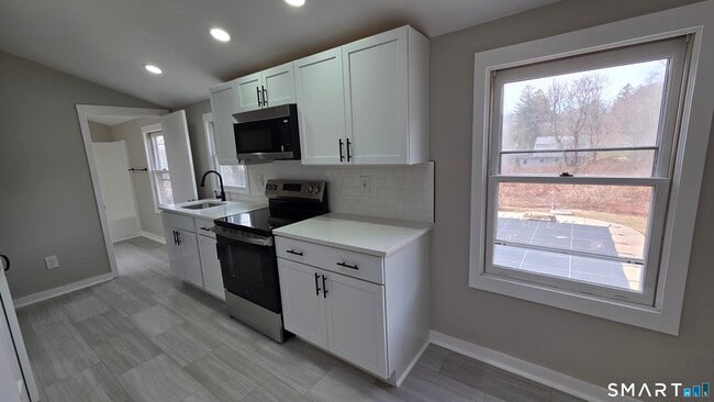 Building Photo - 5 Morris Rd