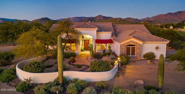 Building Photo - 5910 E Cielo Run S