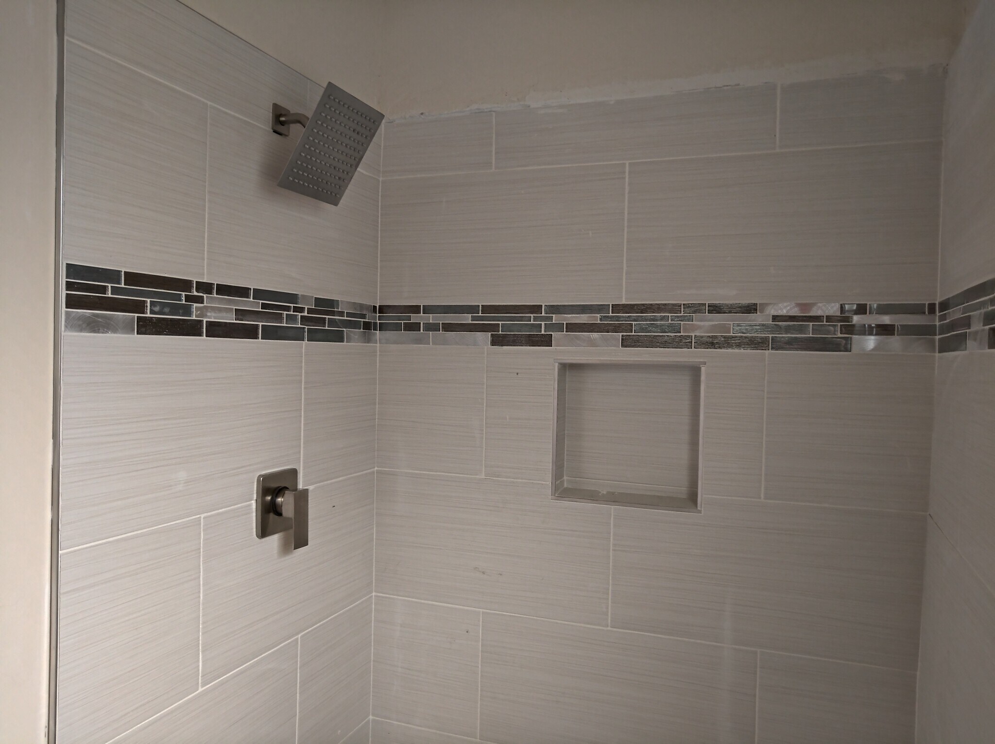 Shower 1 - 1536 E 8th St