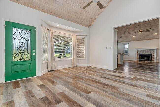 Building Photo - Beautifully Updated Home in Navarre!