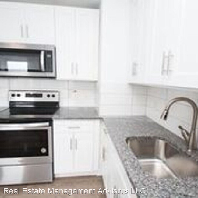 Building Photo - 5850 N 13th St