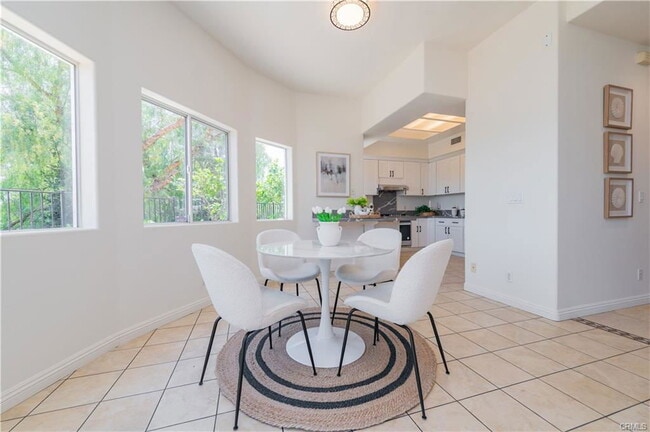 Building Photo - 338 Calle Vista