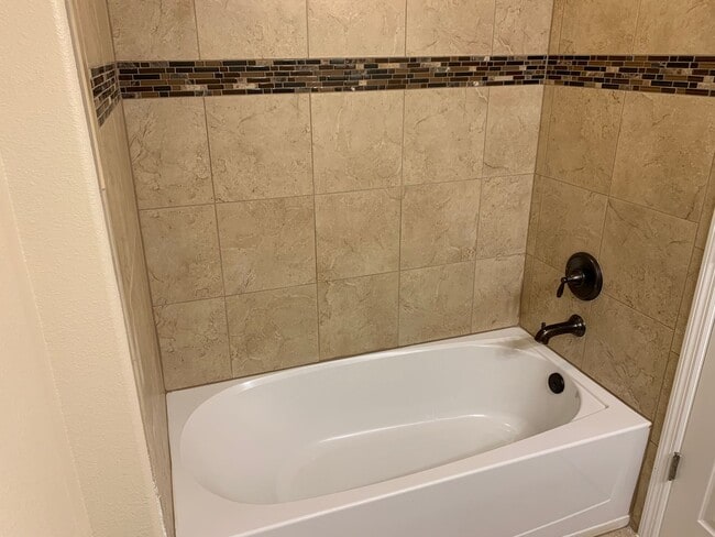 Building Photo - 3 Bedroom, 2.5 bath townhome n Windermere,...