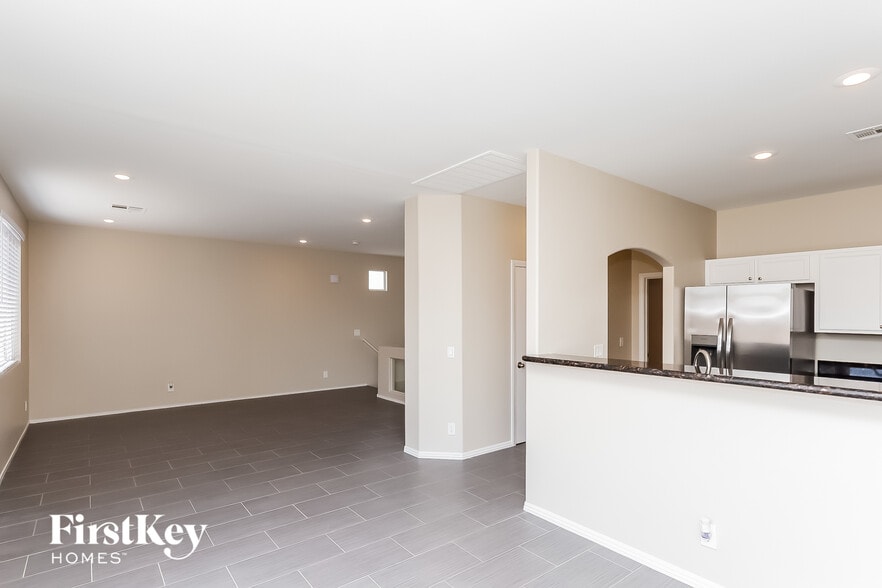 Building Photo - 9964 S Trailing Vine St