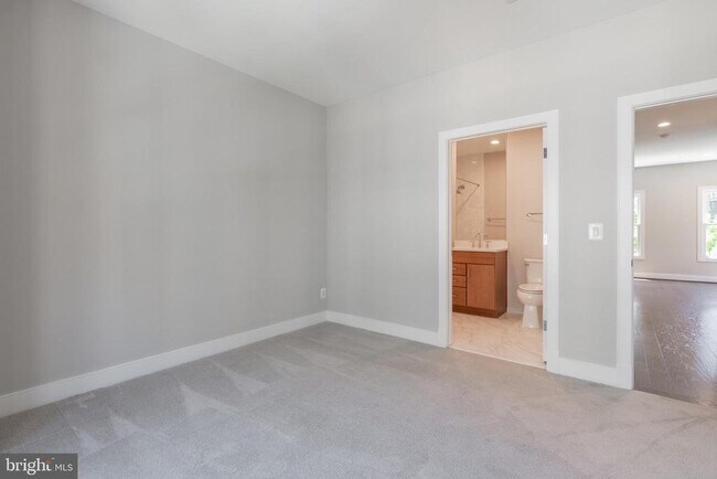 Building Photo - 1527 16th Rd N