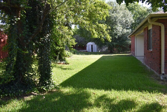 Building Photo - 4bd/2ba house close to shopping and Ft. Hood!