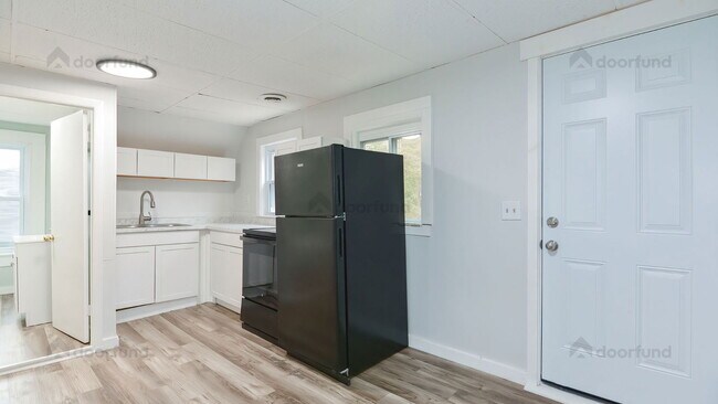 Building Photo - 144 Franklin St