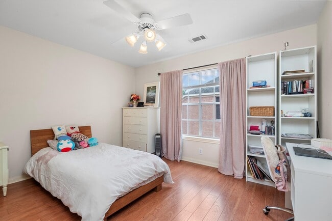 Building Photo - 22007 Crossbrook Dr