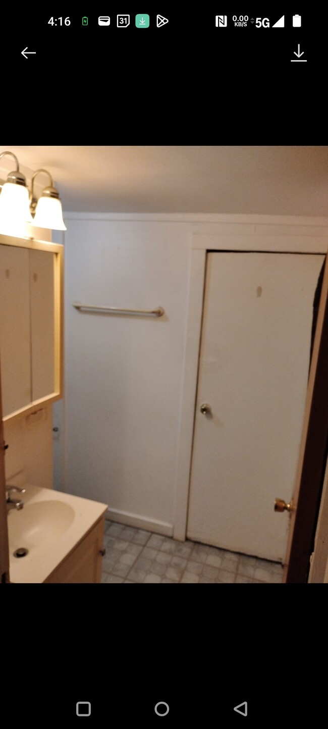 Building Photo - 4900 Parkview Dr