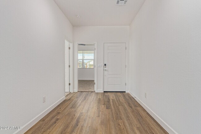 Building Photo - 15371 W Smoketree Dr