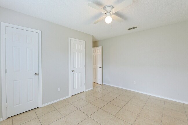 Building Photo - "Spacious 3-Bedroom Haven with 2 Full Baths – 1,592 Sq Ft with Lawn Care Included!"