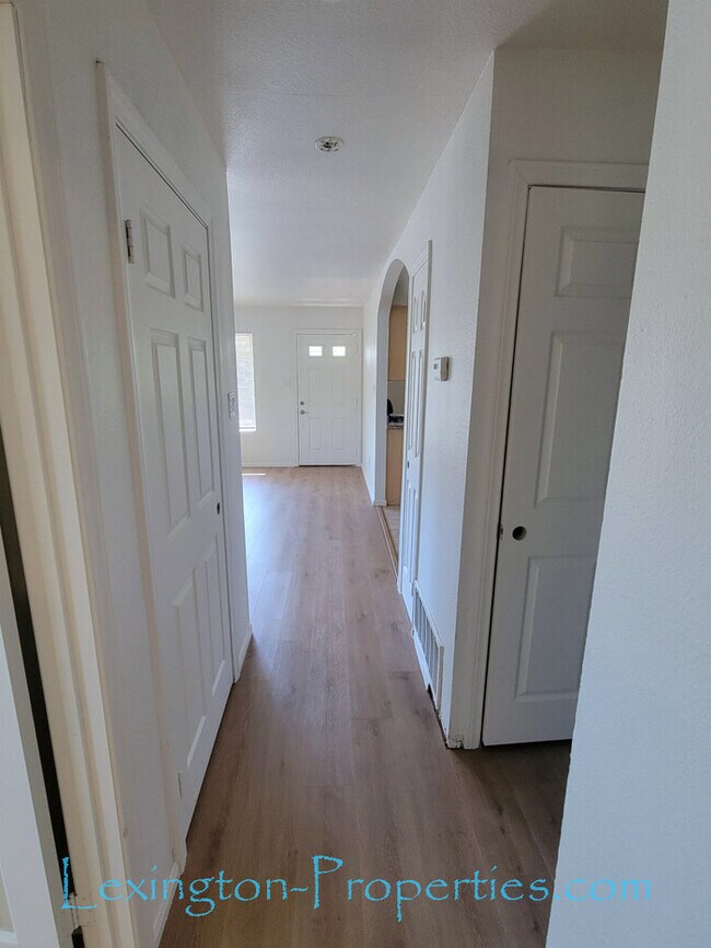 Building Photo - Beautifully Remodeled, 2BD/1BA, Condo Avai...