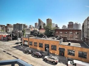 Building Photo - 1bd/1ba Apartment in Belltown