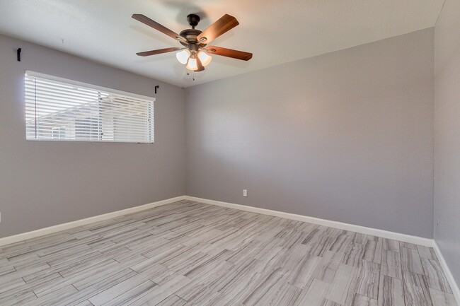 Building Photo - STUNNING 2 BEDROOM REMODELED TEMPE TOWNHOM...