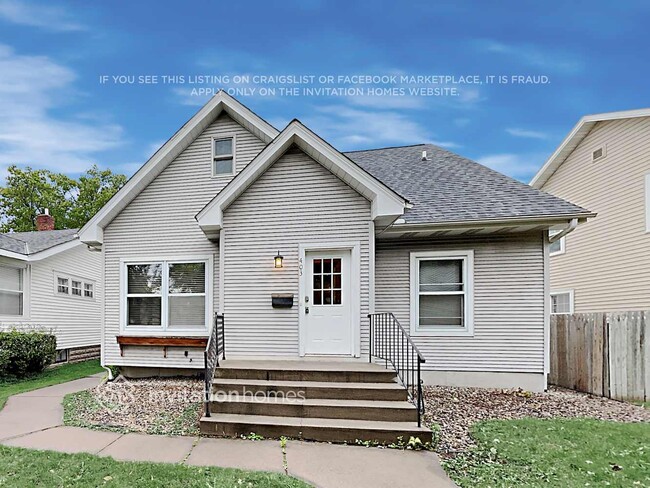 Building Photo - 403 Cretin Ave S