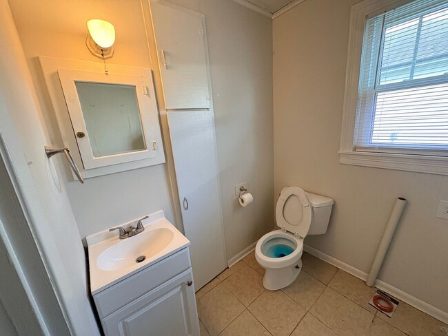 Building Photo - 1104 11th St