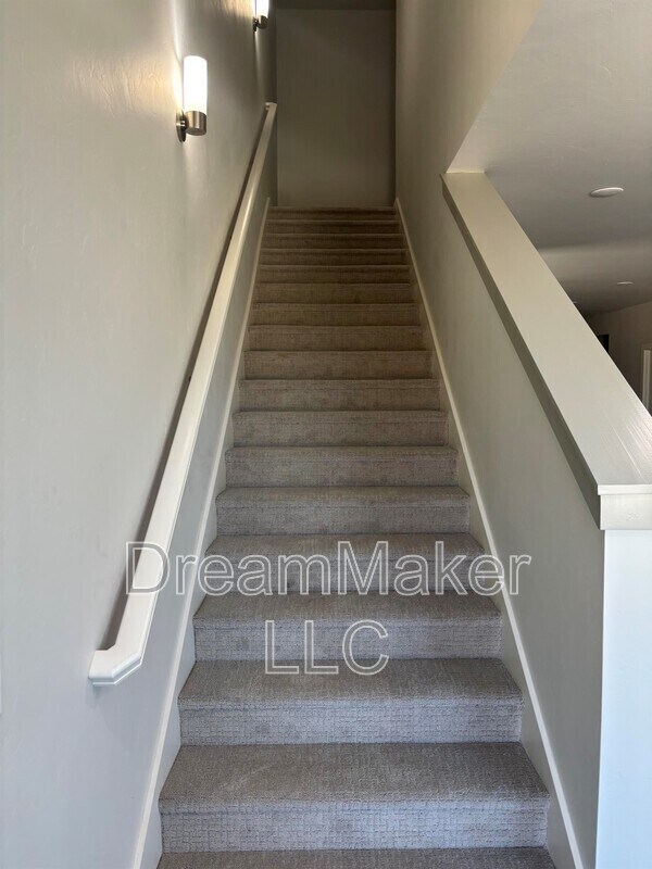 Building Photo - 1016 Varenna Ln