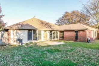 Building Photo - 4969 Briar Oaks Ln