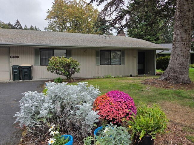 Building Photo - 3300 Carpenter Rd SE