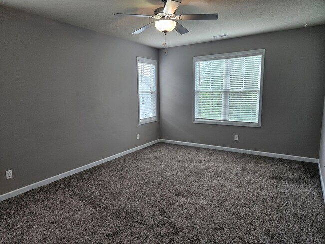 Building Photo - 3 Bedroom/2.5 Bath - Holly Ridge - The Lan...