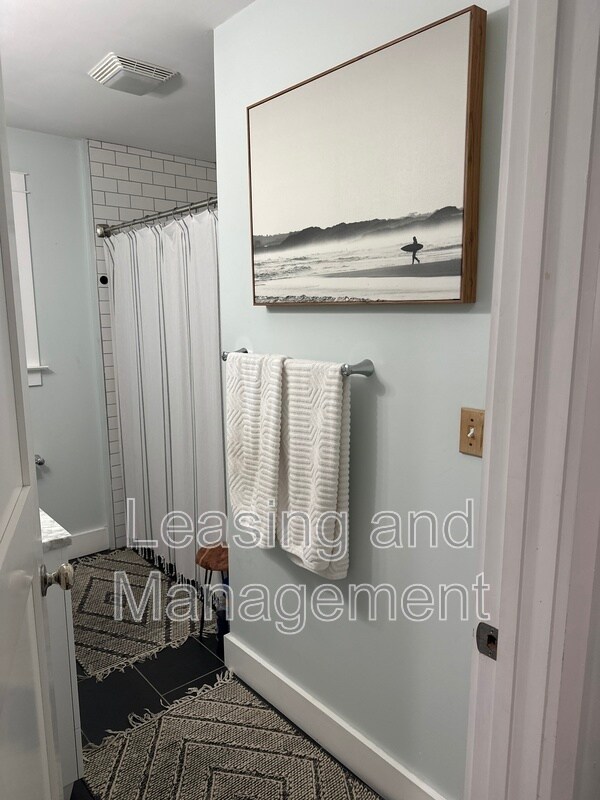 Building Photo - 823 Jordan St