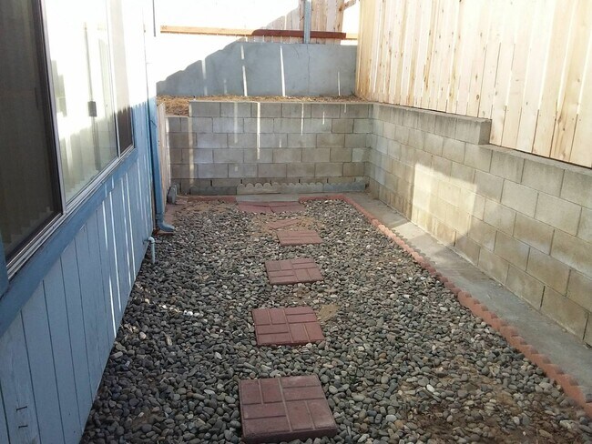 Building Photo - 3215 1175 Ramona, #A C