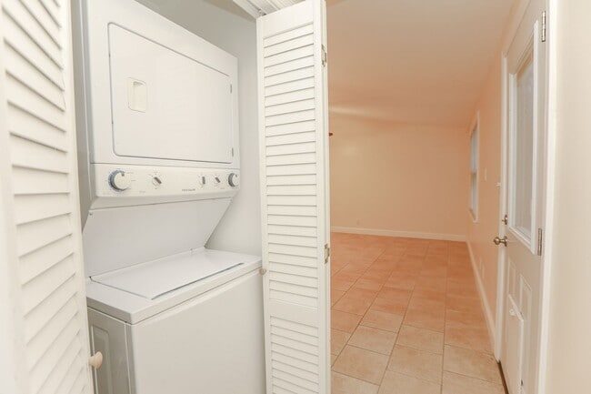 Building Photo - Gorgeous home rental in Virginia Beach!