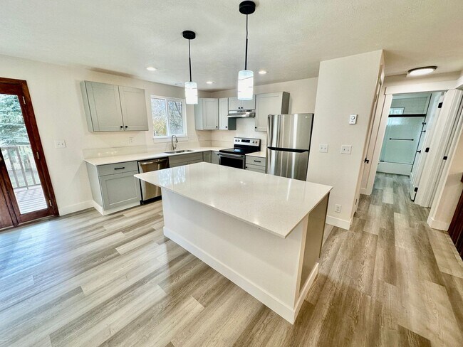 Building Photo - Suncrest Rental